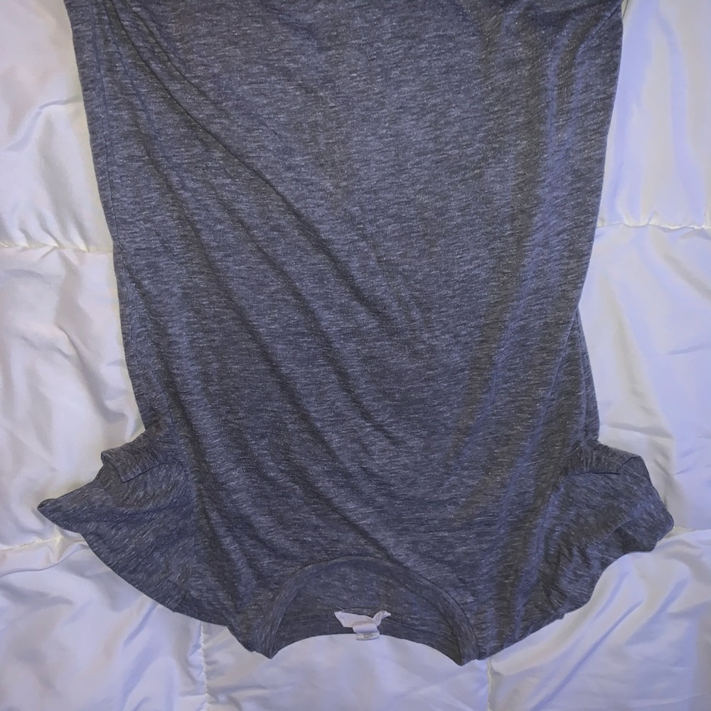 gray tshirt